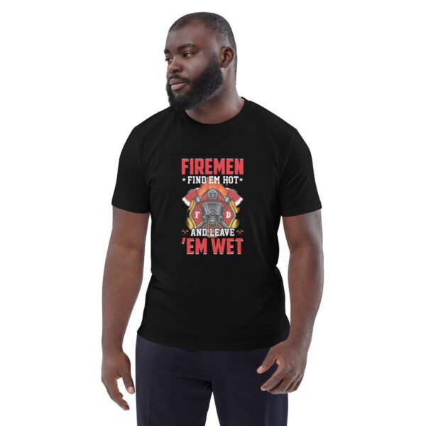 🔥 Firemen Find ‘Em Hot & Leave ‘Em Wet - Funny Firefighter - Unisex organic cotton t-shirt